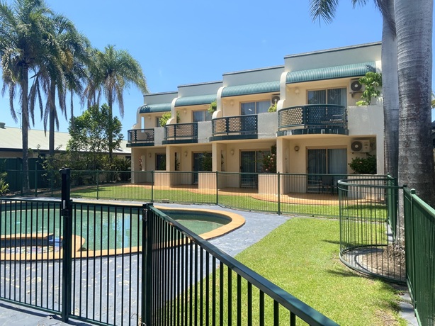 Poolside Rooms Exterior